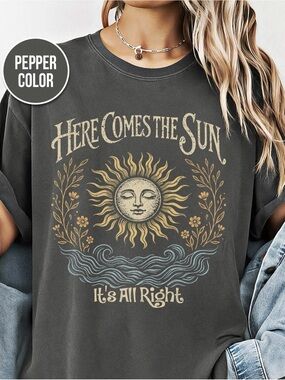 Here Comes The Sun Graphic Tee - Pepper Color